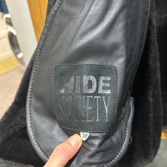 Men’s 100% Lambswool and Leather coat - Picture 2 of 4